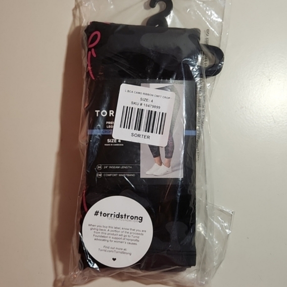 ❤️NWT VINTAGE TORRID BREAST CANCER AWARENESS CAMO CROP LEGGING POCKETS - PLUS - Picture 13 of 14